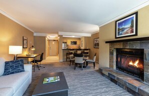 Suíte, 1 quarto (Blackcomb) | Roupas de cama premium, edredons de pluma, cofres nos quartos