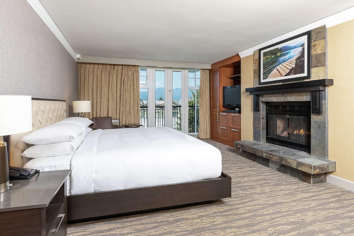 Premium bedding, down duvets, in-room safe, desk