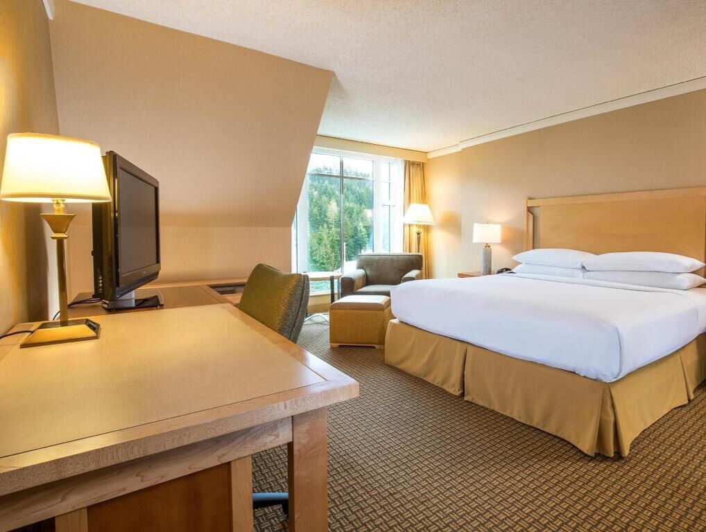 Premium bedding, down comforters, in-room safe, desk