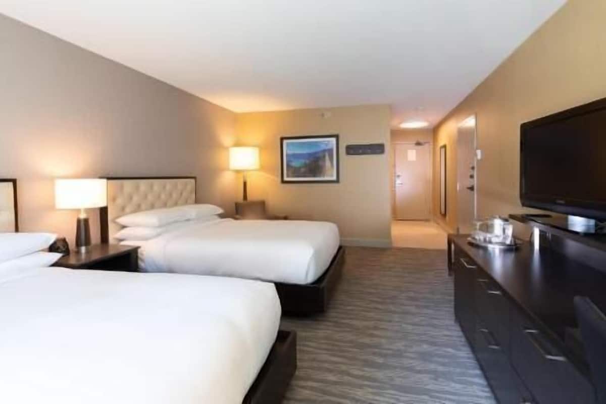 Premium bedding, down duvets, in-room safe, desk