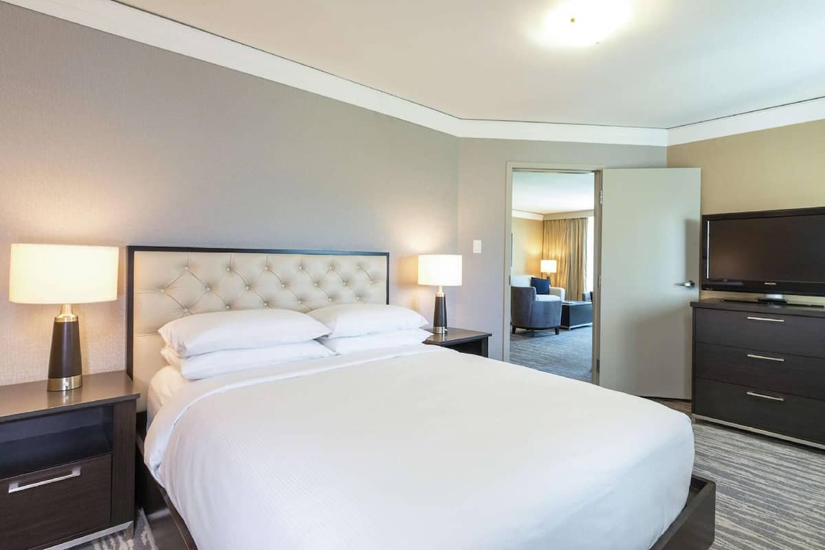 Premium bedding, down duvets, in-room safe, desk