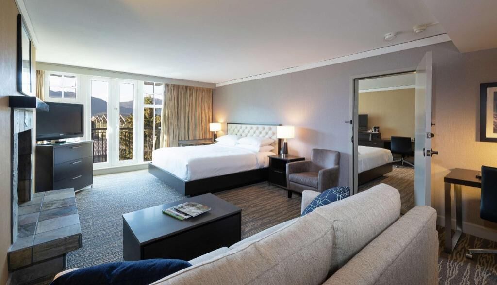 Premium bedding, down comforters, in-room safe, desk