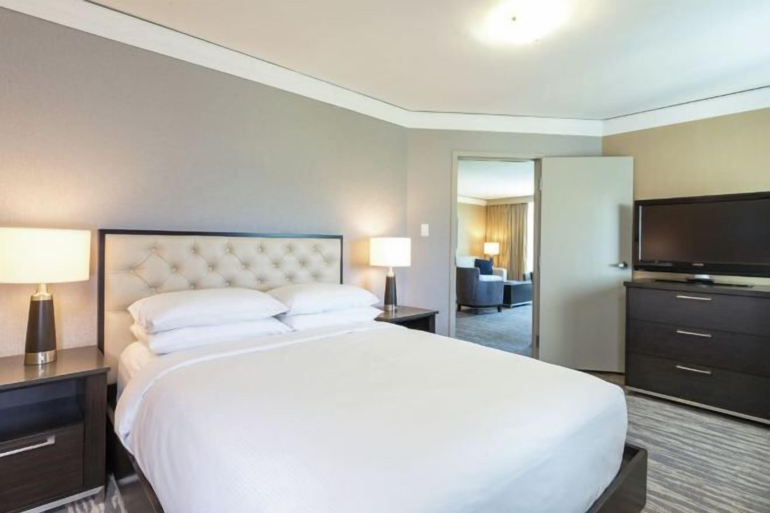 Premium bedding, down comforters, in-room safe, desk