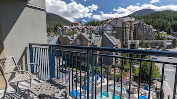 Signature Room, 1 King Bed, Jetted Tub (SPA) | Terrace/patio