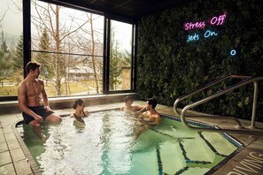 Indoor spa tub - Hilton Whistler Resort & Spa (Whistler)