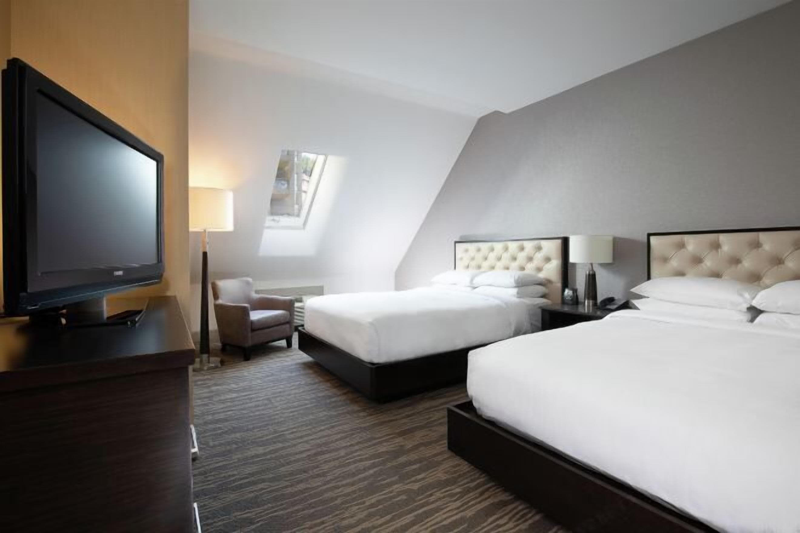 Premium bedding, down comforters, in-room safe, desk