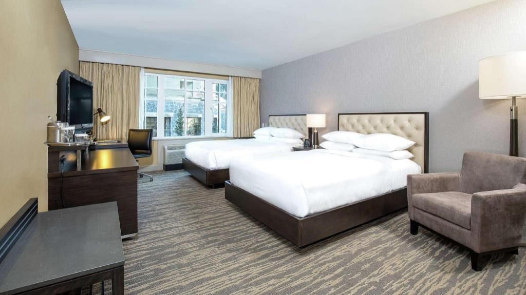 Premium bedding, down comforters, in-room safe, desk