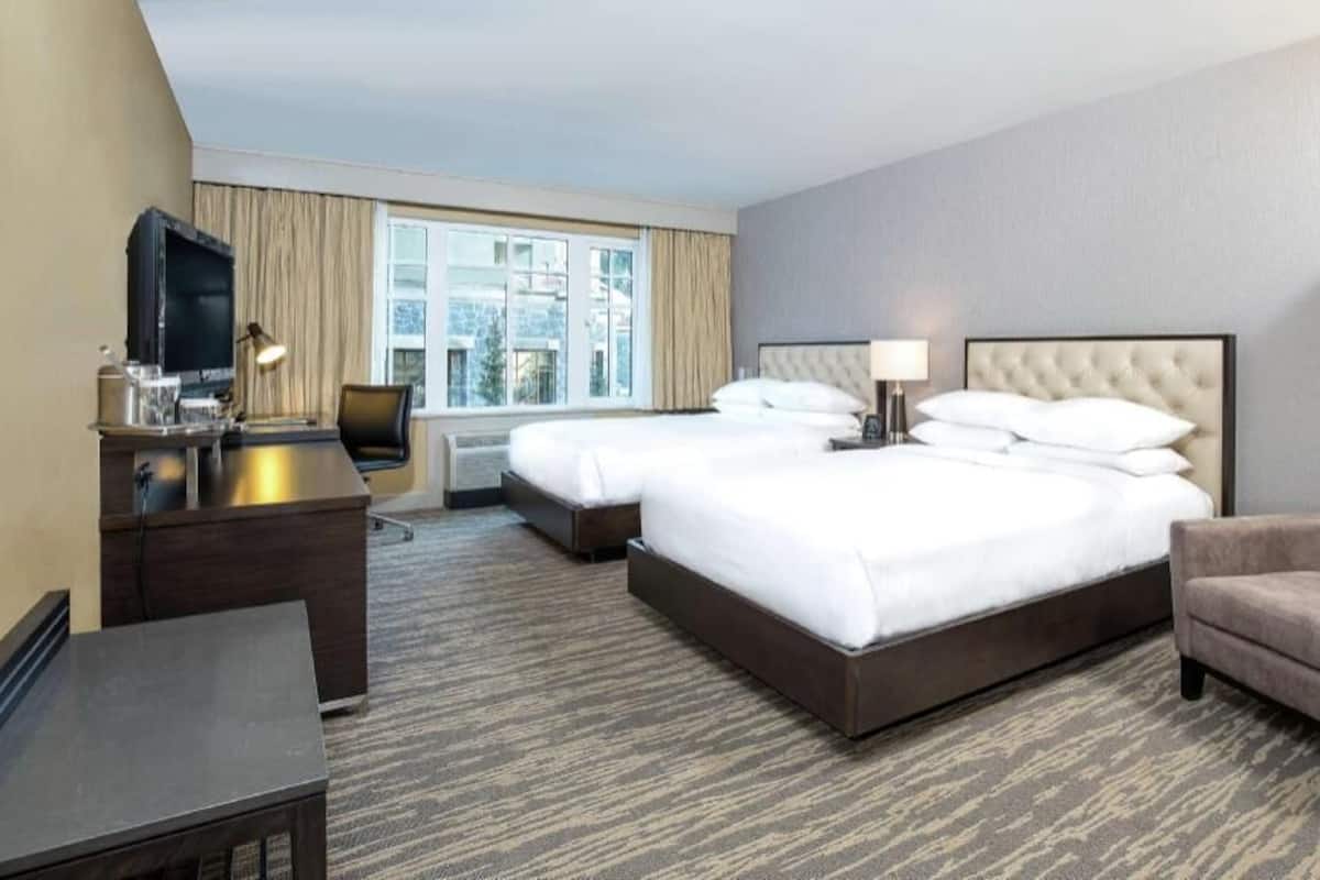 Premium bedding, down comforters, in-room safe, desk