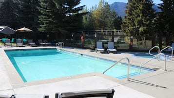 Piscine extérieure, piscine chauffée