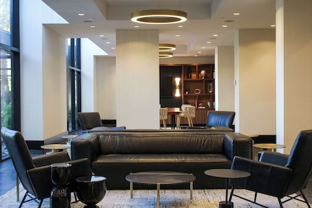 Lobby. Radisson Blu Vancouver Airport Hotel & Marina