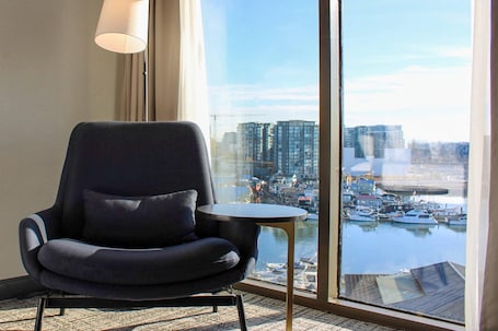 Room, 1 King Bed, Marina View | In-room safe, desk, blackout drapes, iron/ironing board. Radisson Blu Vancouver Airport Hotel & Marina