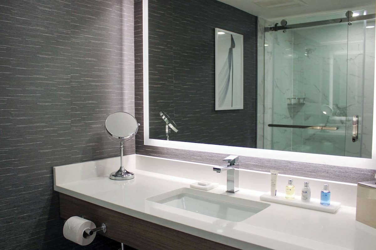 1 bedroom, in-room safe, desk, blackout curtains