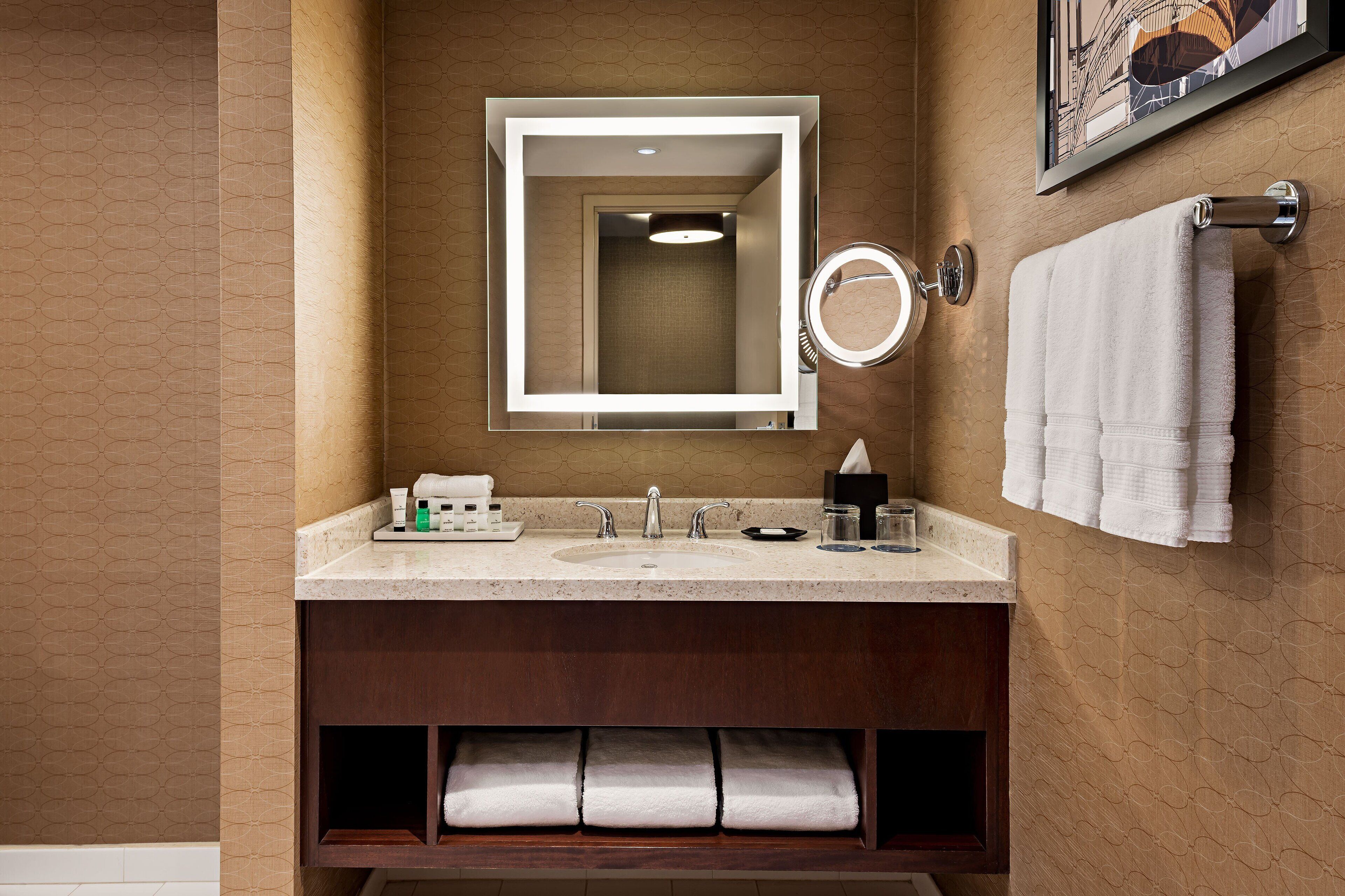 executive suite, 1 bedroom | bathroom | combined shower/bathtub, free toiletries, hair dryer, towels