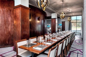 Breakfast, lunch, dinner served; Mediterranean cuisine 