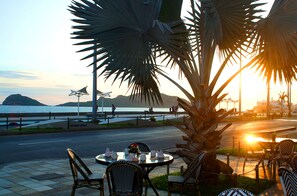 Déjeuner et dîner servis sur place, cuisine mexicaine, vue sur la mer 