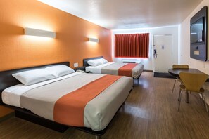 Minibar, skrivebord, wi-fi (inkludert) og sengetøy