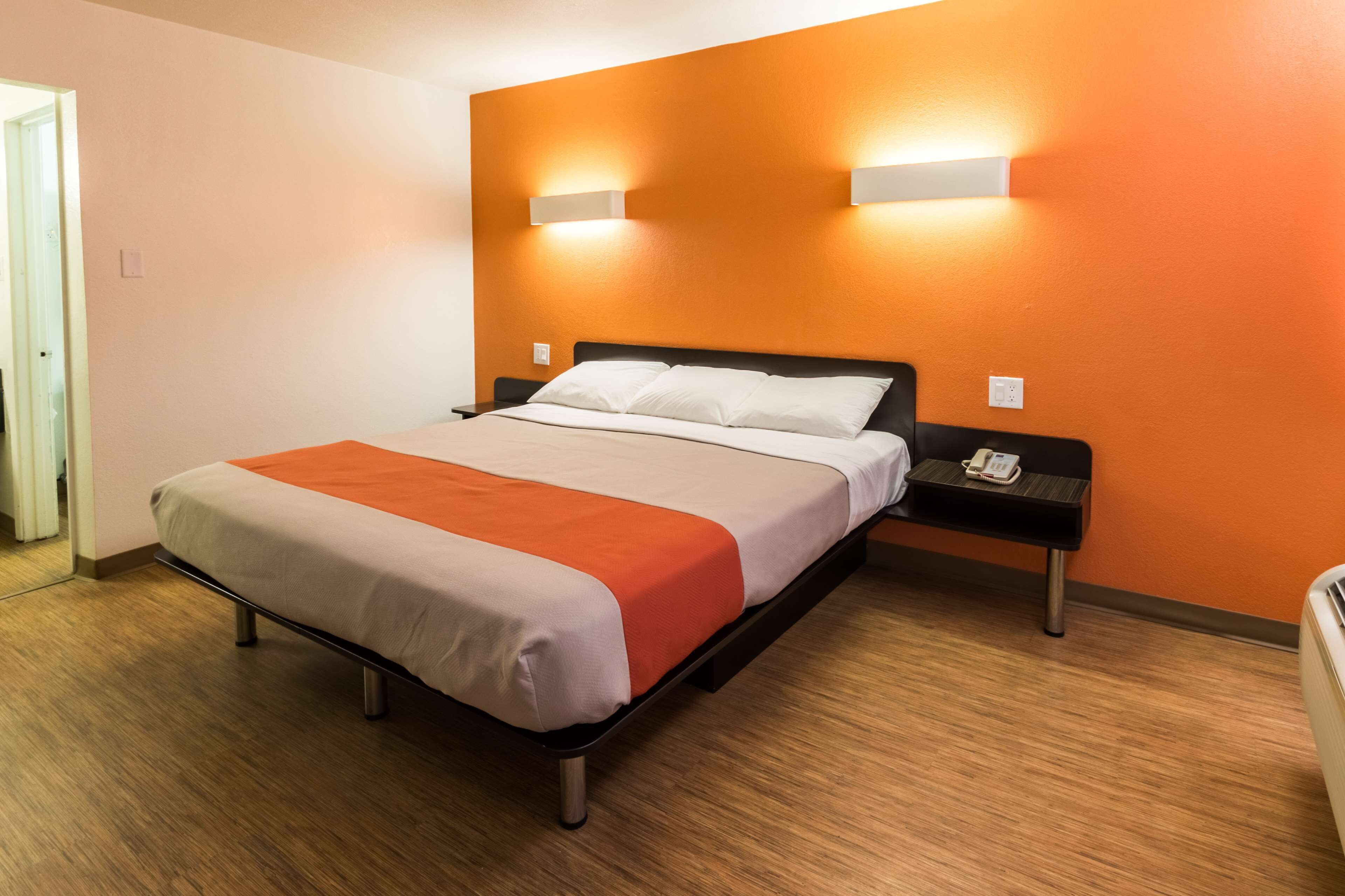 Minibar, bureau, Wi-Fi gratuit, draps fournis