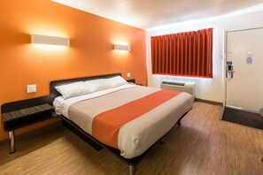 Minibar, desk, free WiFi, bed sheets - Motel 6 Stephenville, TX (Stephenville)