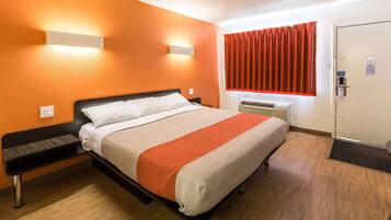 Minibar, escritorio, wifi gratis y ropa de cama