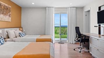 Kamar, 2 Tempat Tidur Queen, Bebas Asap Rokok, balkon (Garden Side) | Seprai premium dan didekorasi berbeda-beda