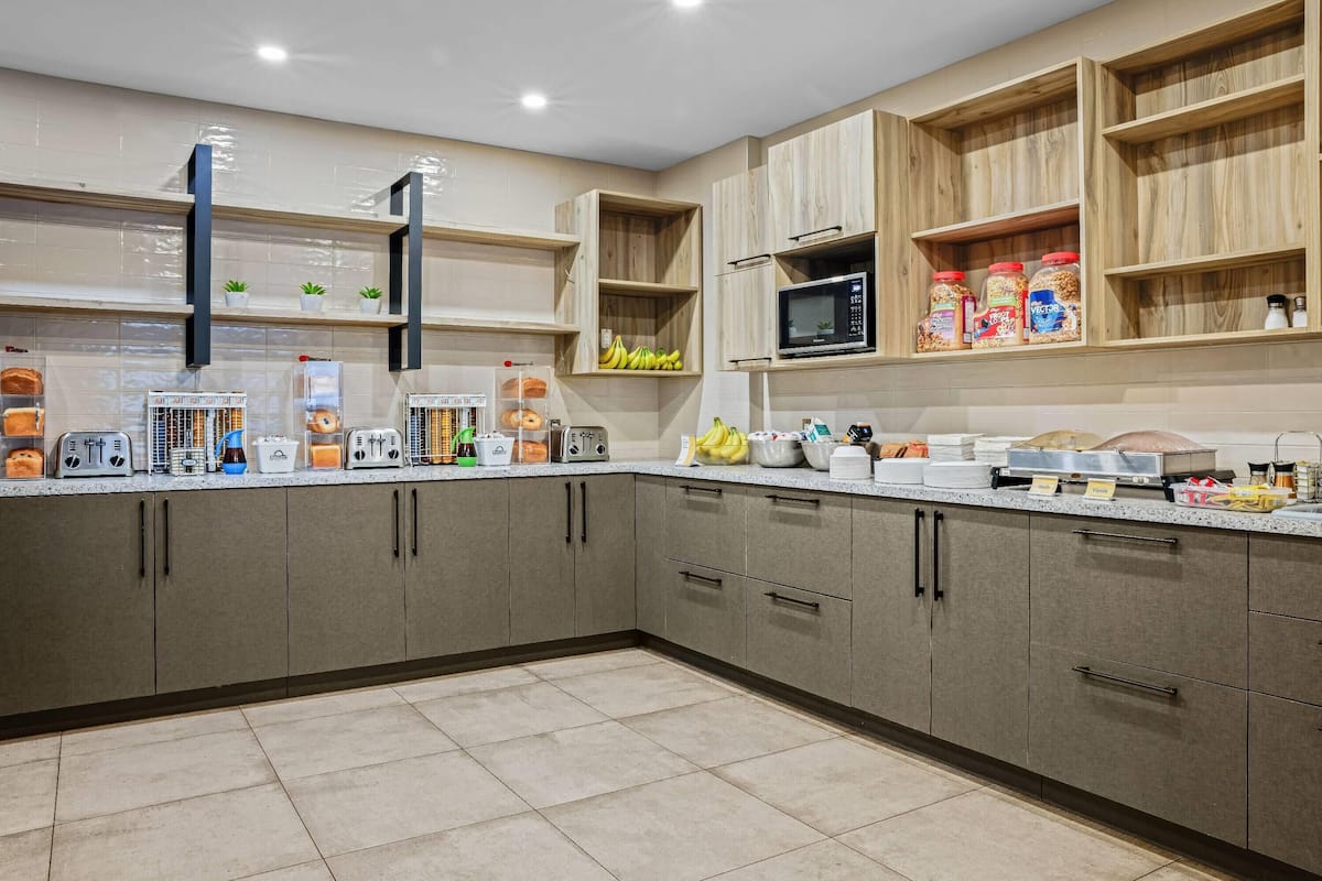 free daily on-the-go breakfast