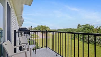 Kamer, Meerdere bedden, niet-roken, balkon (Balcony) | Luxe beddengoed, individueel gedecoreerd, individueel gemeubileerd