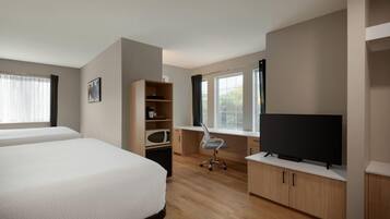 Suite, 1 Queen Bed, Non Smoking (1 Bedroom) | Laptop workspace, blackout curtains, iron/ironing board, free WiFi