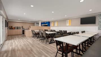 Free daily continental breakfast