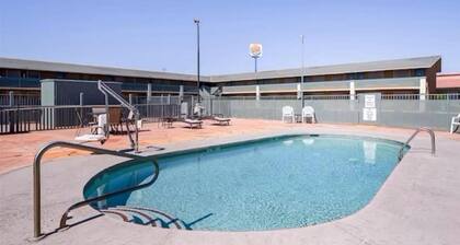 Hotel Eloy/ Casa Grande Near I-10