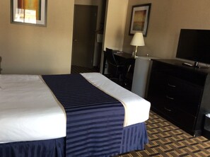Standard Room, 1 Queen Bed, Non Smoking | Living area