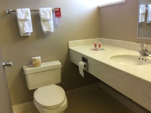 Hair dryer, towels - Americas Best Value INN Beaver (Beaver)