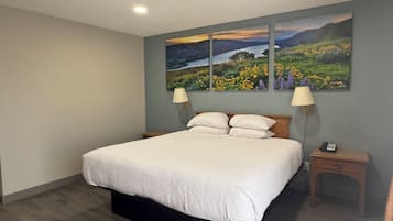 Room, 1 King Bed, Non Smoking | Premium bedding, individually decorated, individually furnished, desk