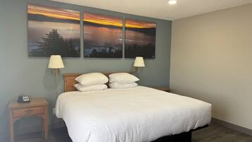 Room, 1 King Bed, Non Smoking | Premium bedding, individually decorated, individually furnished, desk