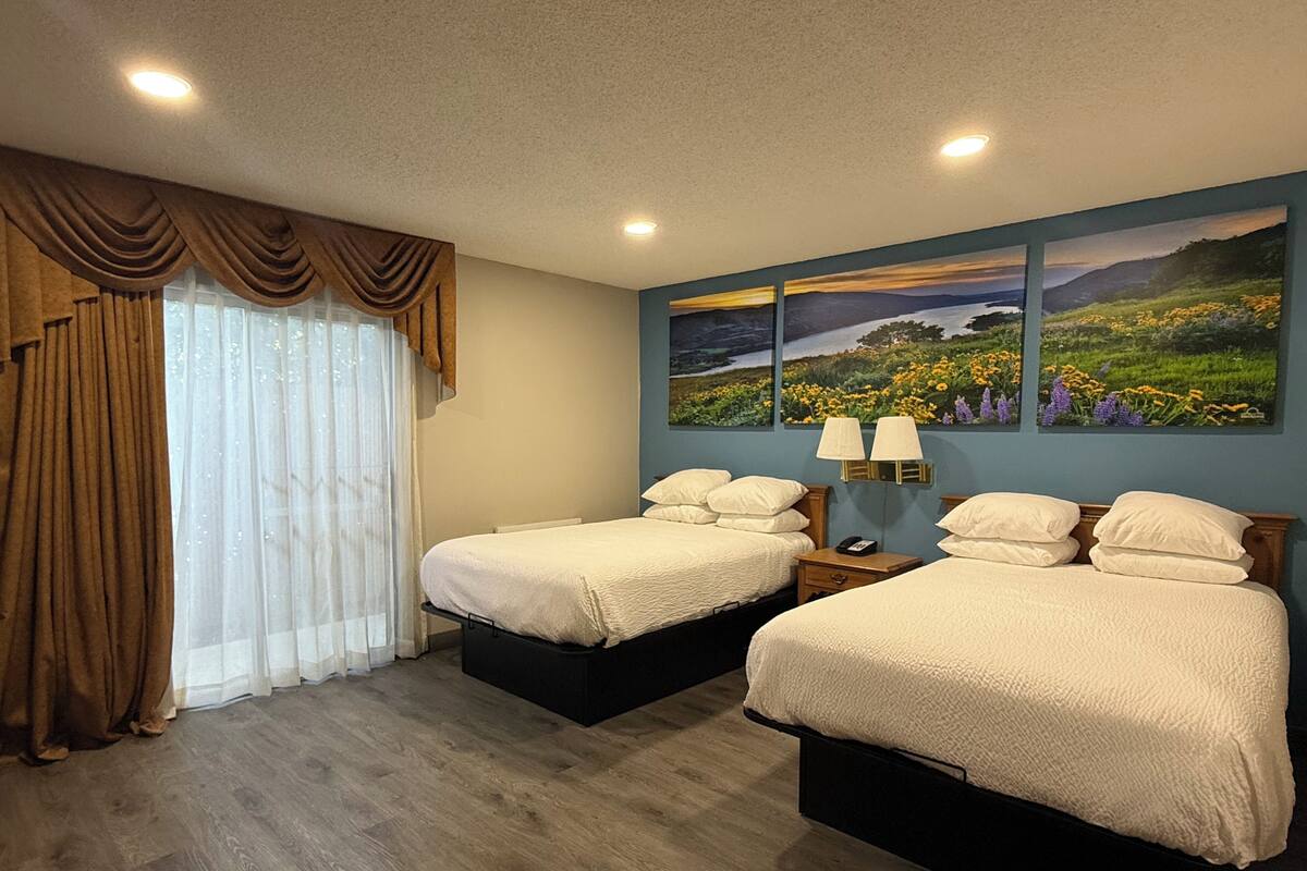 Double Room, 2 Double Beds Non Smoking | 고급 침구, 책상, 노트북 작업 공간, 암막 커튼