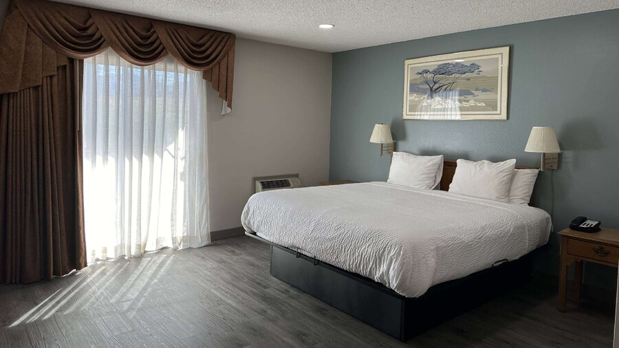 Days Inn by Wyndham Medford