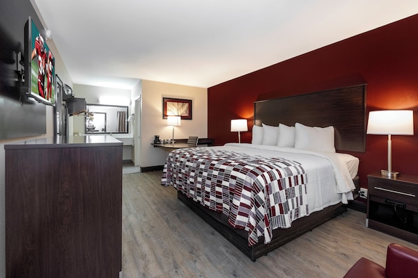 Superior Room, 1 King Bed, Non Smoking | Desk, laptop workspace, blackout drapes, free WiFi