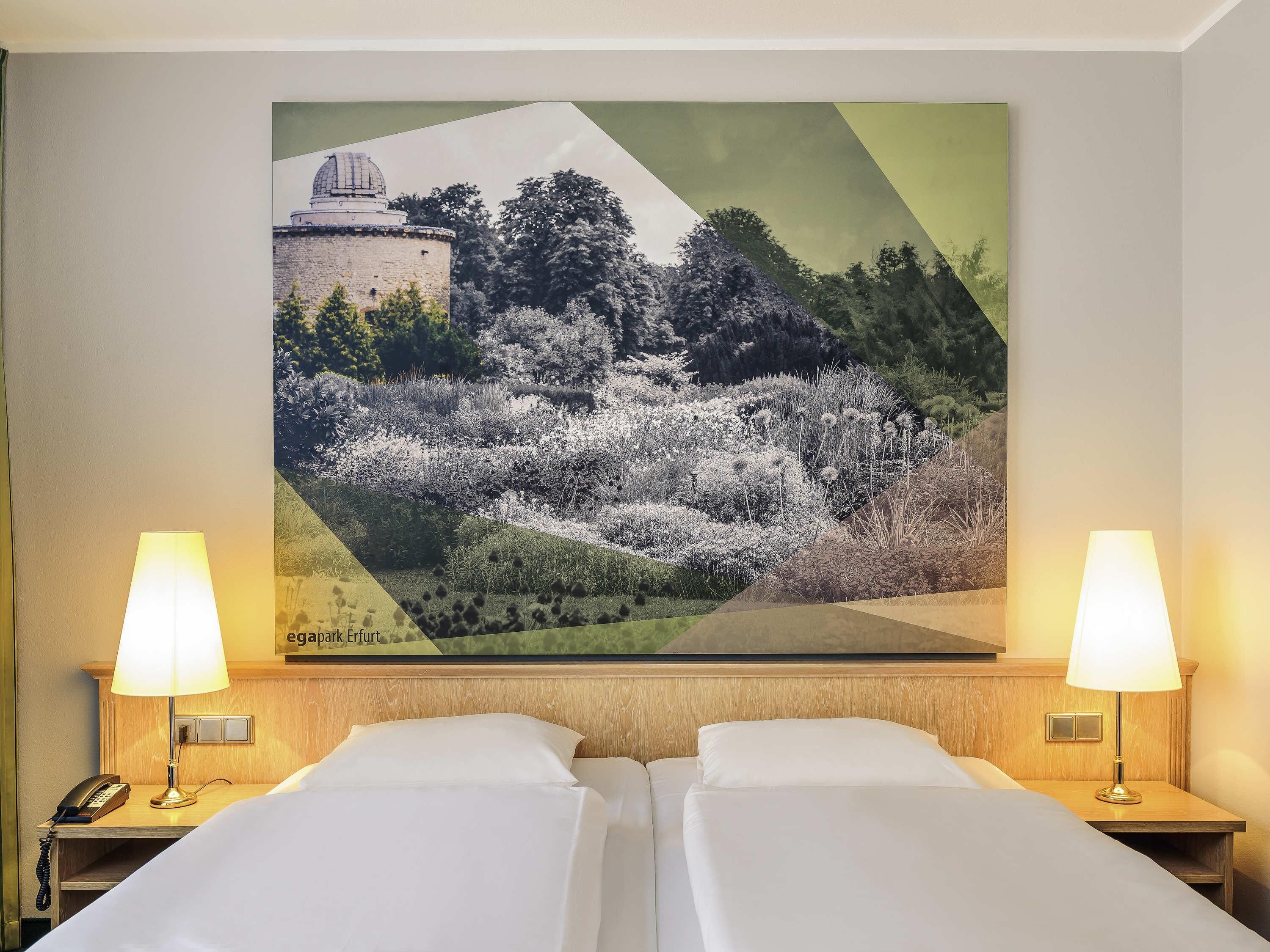 Allergitestet sengetøy, safe på rommet, skrivebord og blendingsgardiner