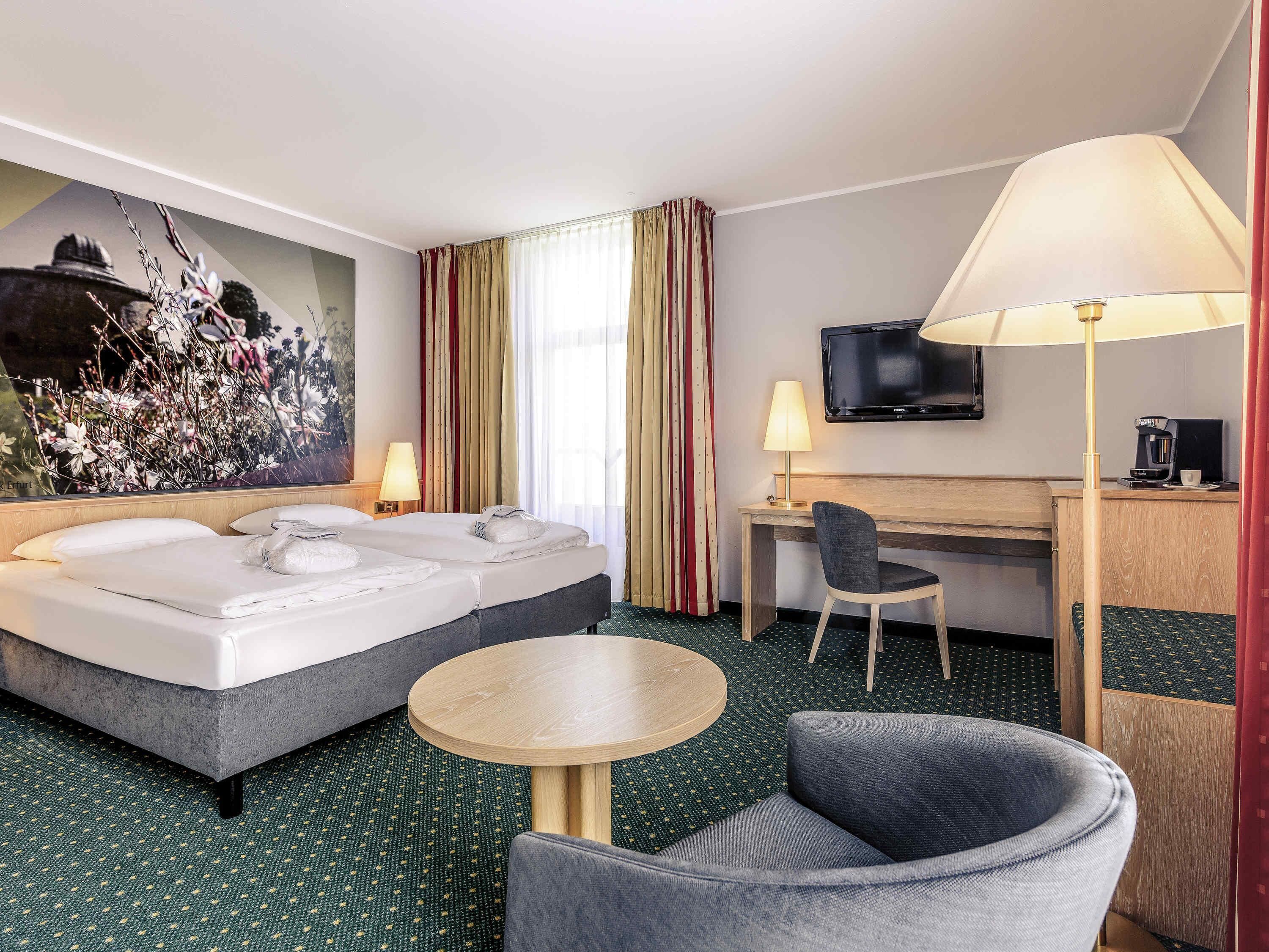 Privilege, Rom, 1 dobbeltseng | Allergitestet sengetøy, safe på rommet, skrivebord og blendingsgardiner