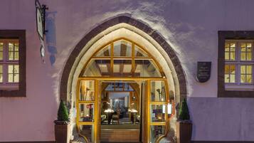 Frühstück und Abendessen, internationale Küche