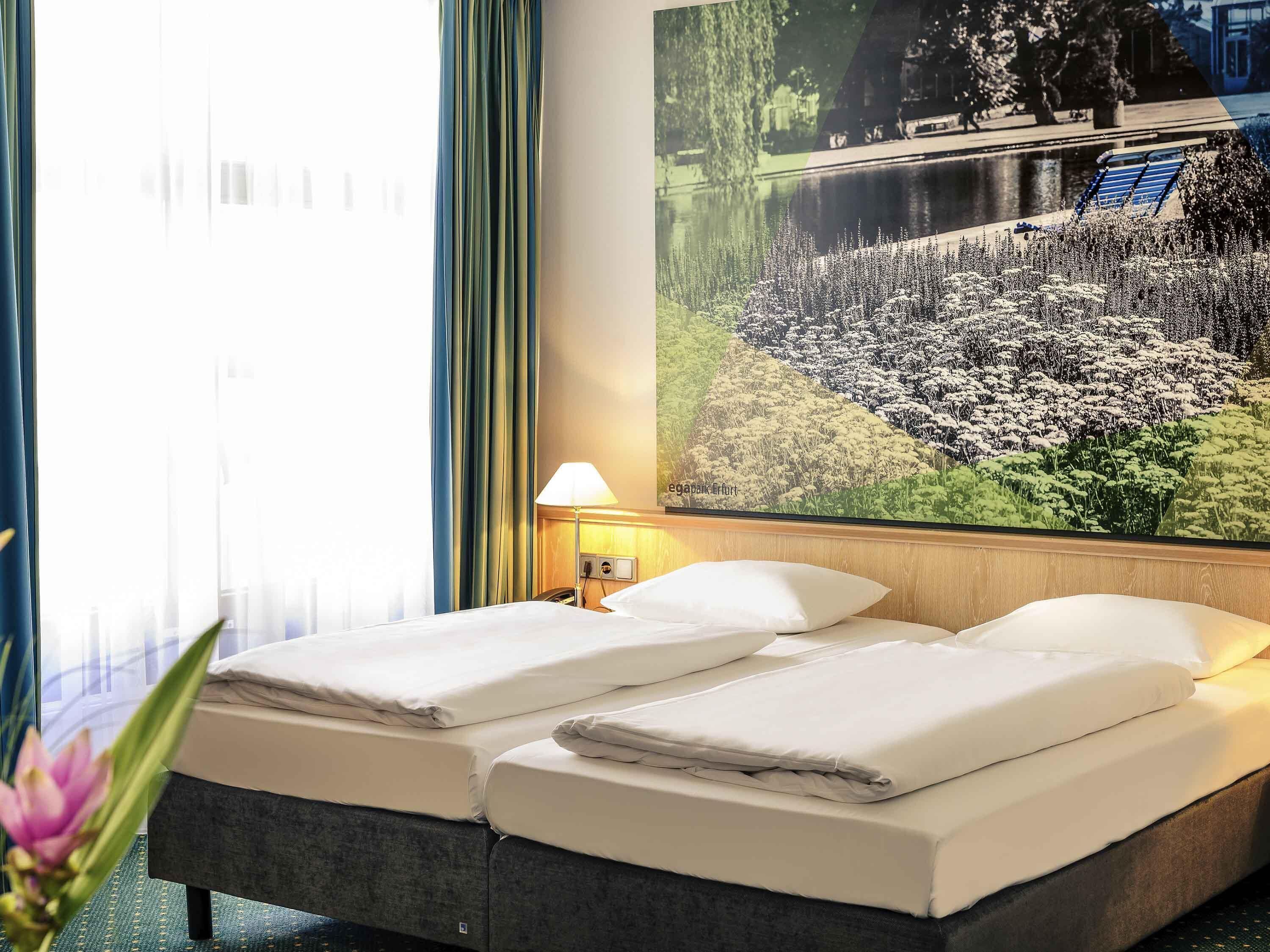 Standard Twin Room, 2 Twin Beds | Hypo-allergenic bedding, in-room safe, desk, blackout drapes
