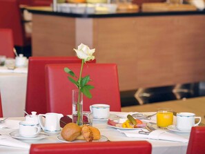 Daily buffet breakfast for a fee