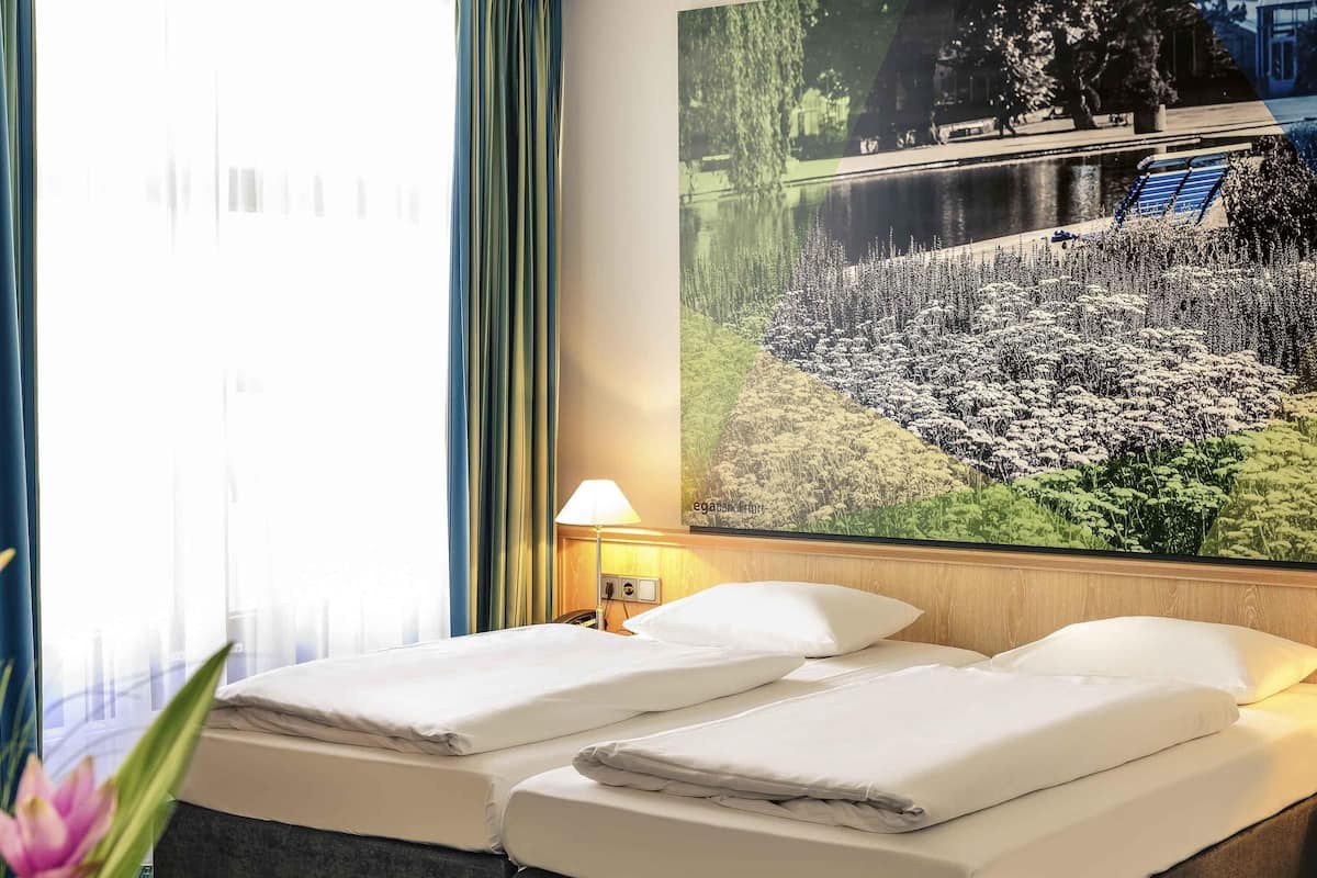 Standard Twin Room, 2 Single Beds | 1 bedroom, hypo-allergenic bedding, desk, blackout curtains