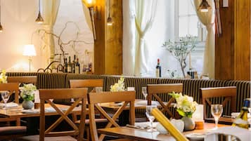 Ze serveren er ontbijt en diner