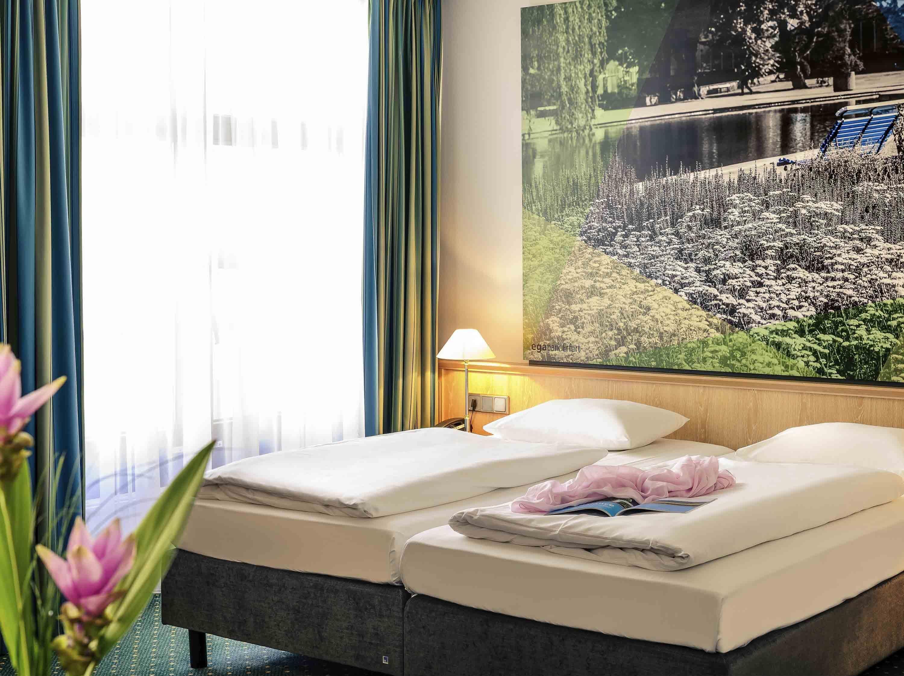 Tomannsrom – standard, 2 enkeltsenger | Allergitestet sengetøy, safe på rommet, skrivebord og blendingsgardiner