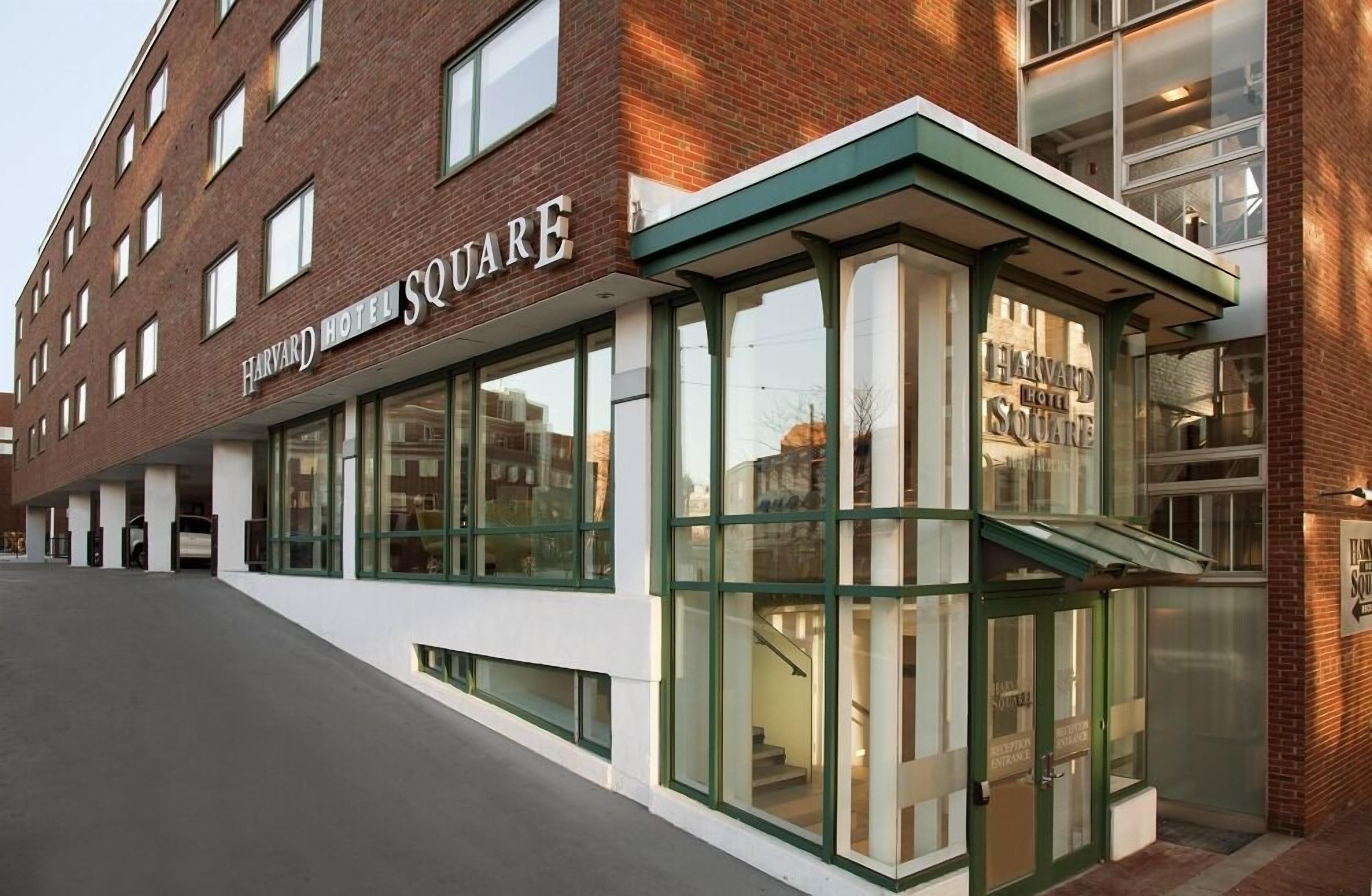 Pintu masuk properti