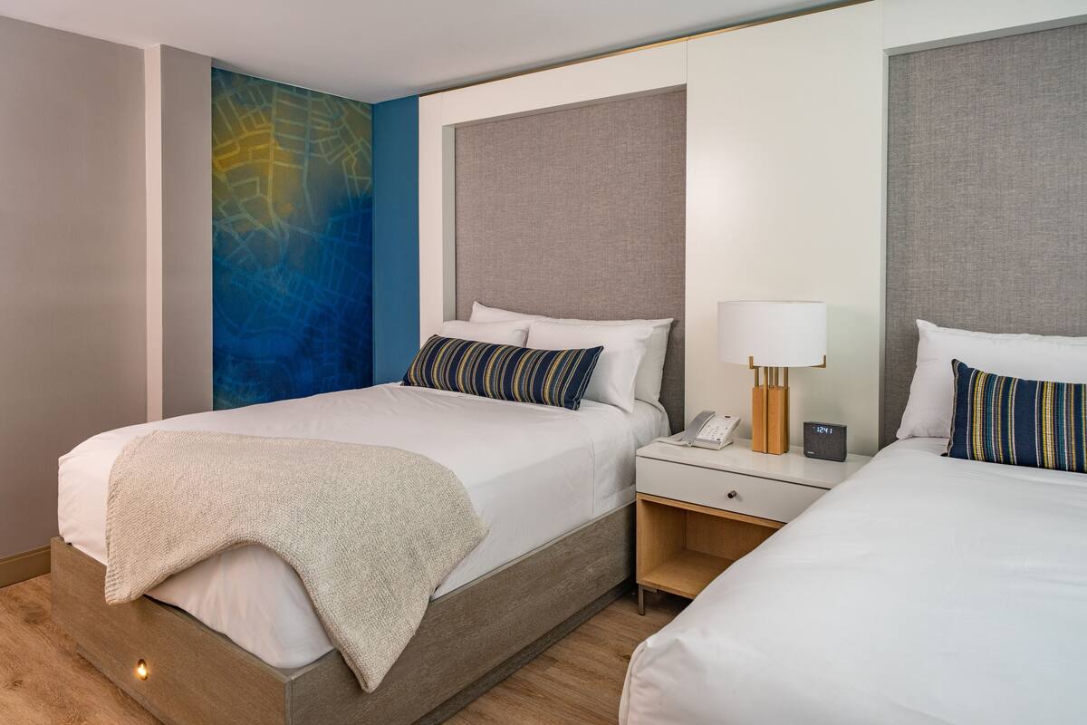 Premium bedding, in-room safe, desk, laptop workspace