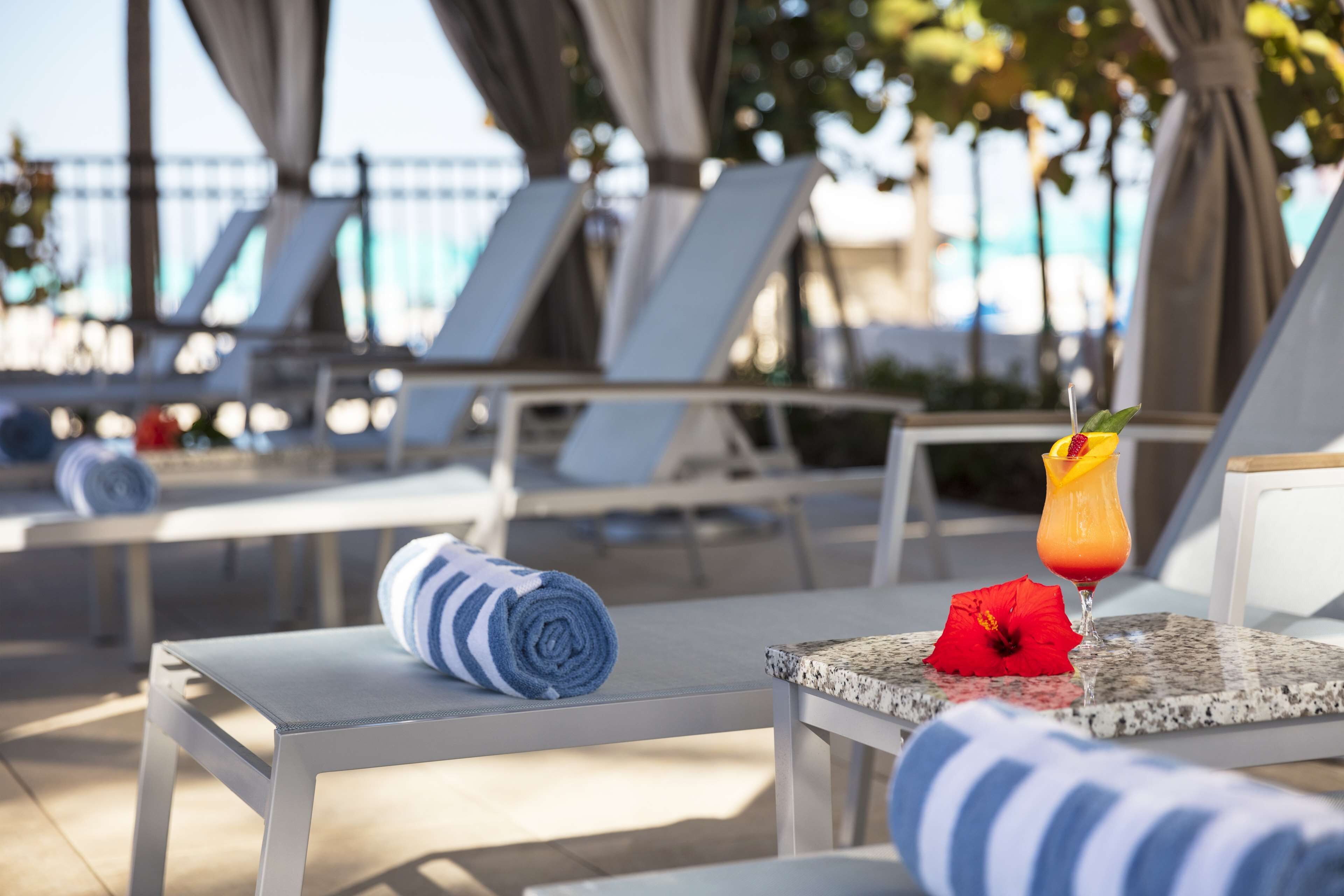 2 개의 야외 수영장, 카바나(요금 별도), 수영장 파라솔