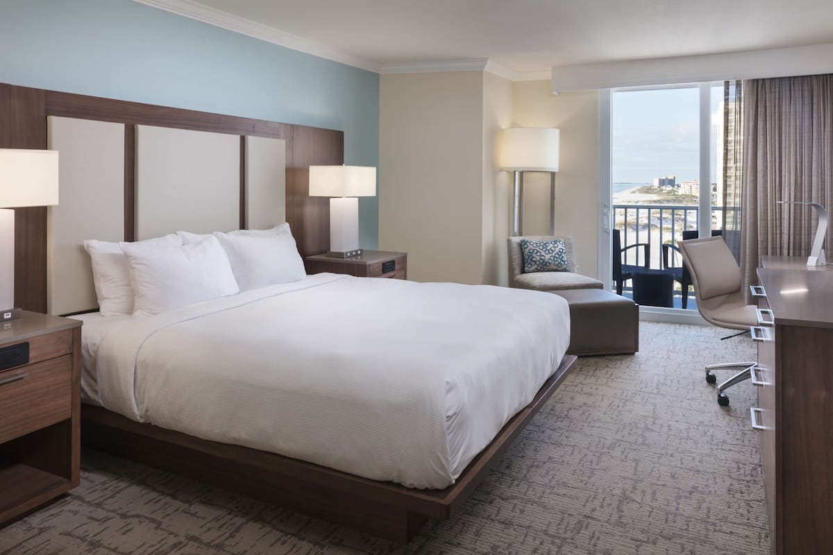 Hypo-allergenic bedding, pillowtop beds, in-room safe, desk