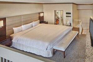 Premium bedding, in-room safe, desk, blackout drapes - DoubleTree by Hilton Little Rock (Little Rock)