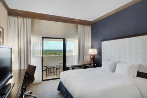 Room, 1 King Bed, Balcony | Premium bedding, in-room safe, desk, blackout drapes - DoubleTree by Hilton Little Rock (Little Rock)